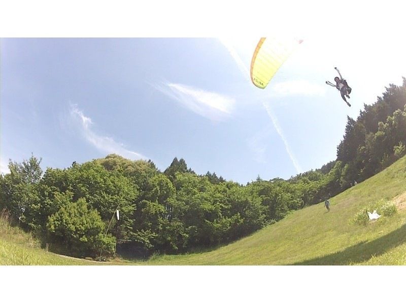 [Hyogo/Tamba] Floating in the air! Paragliding half-day experience course (free pick-up from the station) Elementary school students and above welcome!の紹介画像