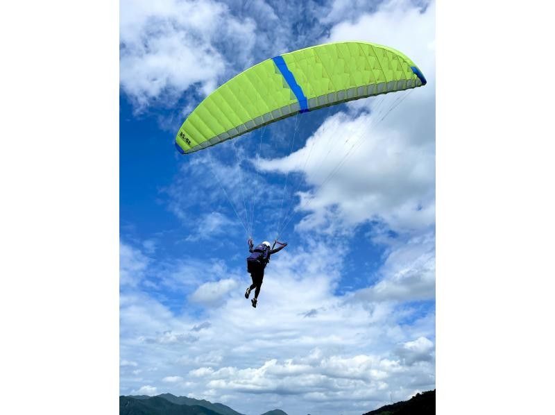 [Hyogo/Tamba] Floating in the air! Paragliding beginner experience course (free pick-up from the station) Elementary school students and above are welcome to try it!の紹介画像