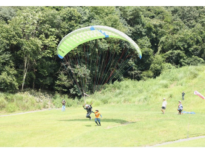 [Hyogo/Tamba] Floating in the air! Paragliding beginner experience course (free pick-up from the station) Elementary school students and above are welcome to try it!の紹介画像