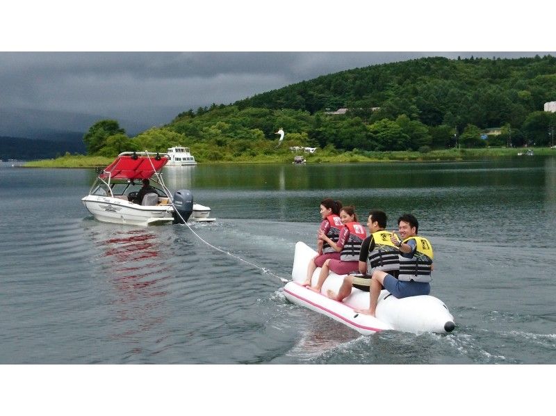 [Yamanashi-Lake Yamanaka] popular banana boat & SUP set plan!の紹介画像