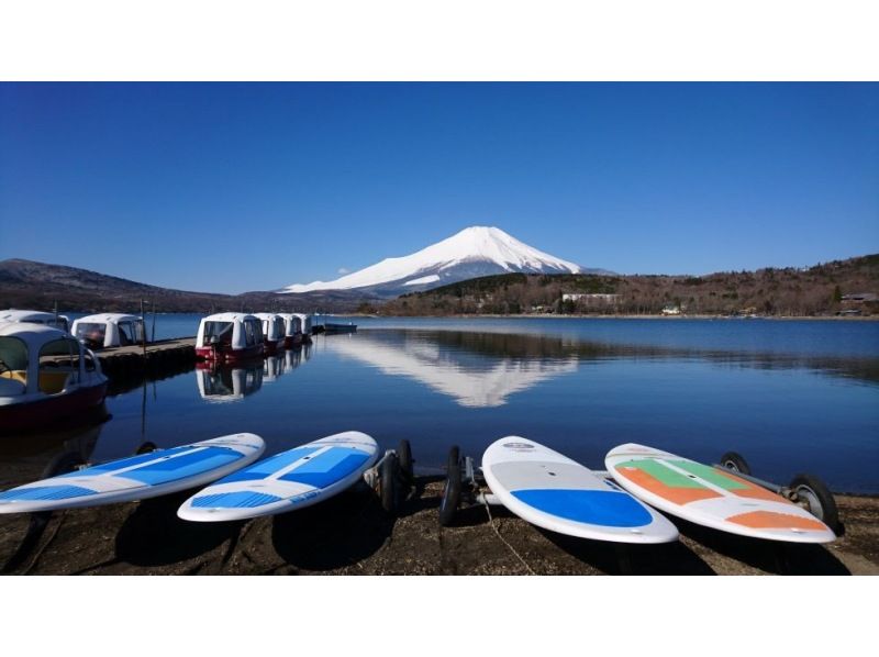 [Yamanashi-Lake Yamanaka] popular banana boat & SUP set plan!の紹介画像