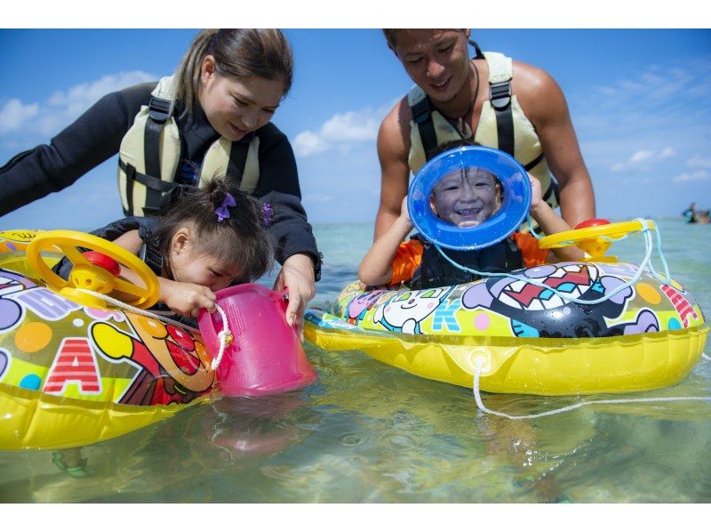 【沖繩本島 | 恩納村】2歲至75歲均可參加！ / 海上野餐和浮潛 | 包含餵食體驗 | 家庭推薦計劃の紹介画像