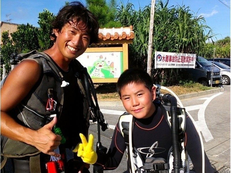 [Limited to groups with people more 8 years old, 9 years old, 60 years old Snorkeling & Kids Experience Diving fish feeding & photographyの紹介画像