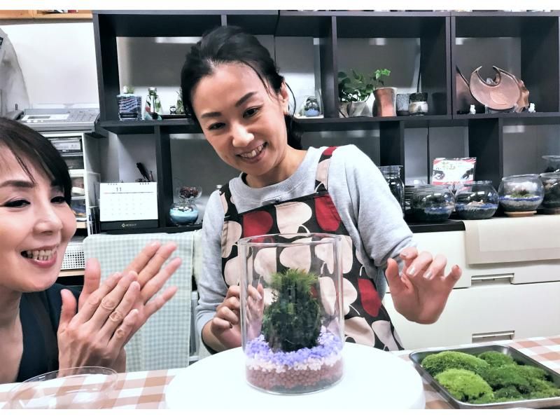 【新宿☆かわいい苔玉】天然苔をお部屋に飾る⭐お洒落なグラス苔玉 「夜間クラス☆開講中」の紹介画像