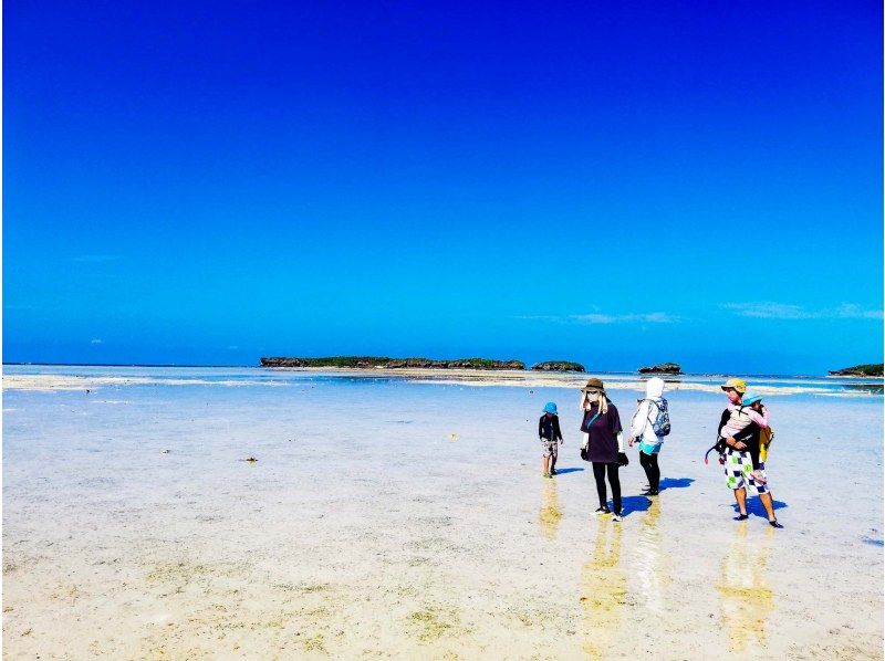 [Okinawa Kume Island] at low tide only emerge walk the "phantom of the road"! Trekking tourの紹介画像