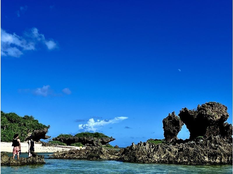 【沖縄・久米島】無人島カヤックツアー　　シュノーケリングも探検もカヤックも　大自然を満喫する無人島体験[現地集合プラン・0歳からOK ]の紹介画像