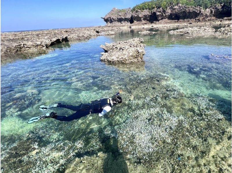 【沖縄・久米島】無人島カヤックツアー　　シュノーケリングも探検もカヤックも　大自然を満喫する無人島体験[現地集合プラン・0歳からOK ]の紹介画像