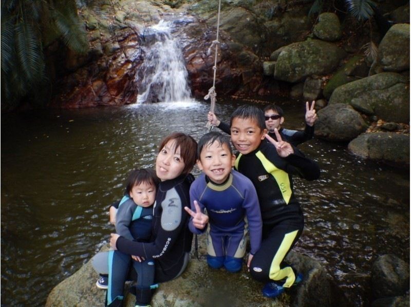 [沖繩/石垣島]適用於地區優惠券！海龜浮潛&藍洞探險&瀑布遊玩上午/下午半日遊（含交通）の紹介画像