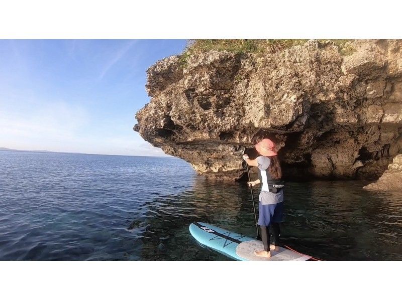 [Private tour limited to one group] SUP experience! Safe and secure even for the first time. Make good memories on a nice day at the beach in Okinawa with a short movie includedの紹介画像