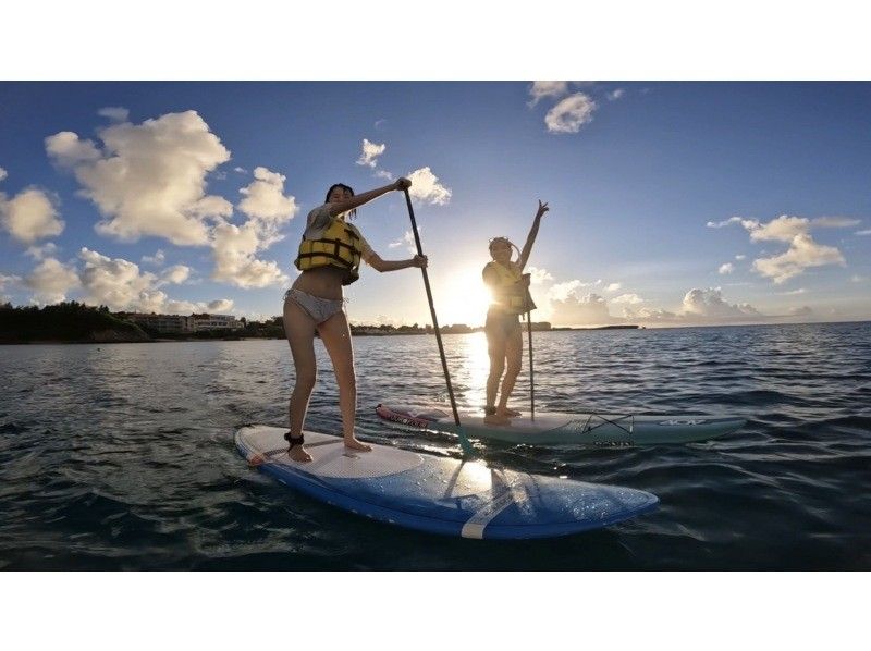 [Private tour limited to one group] SUP experience! Safe and secure even for the first time. Make good memories on a nice day at the beach in Okinawa with a short movie includedの紹介画像