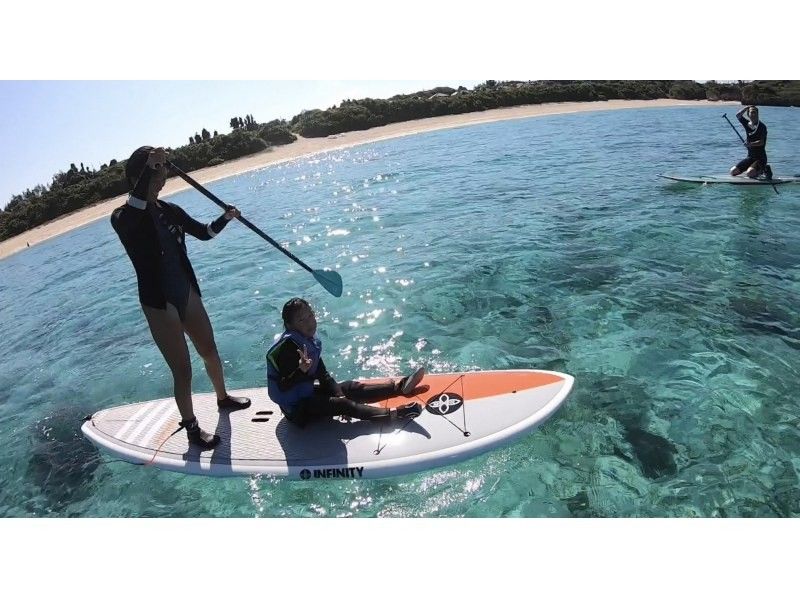 [Private tour limited to one group] SUP experience! Safe and secure even for the first time. Make good memories on a nice day at the beach in Okinawa with a short movie includedの紹介画像
