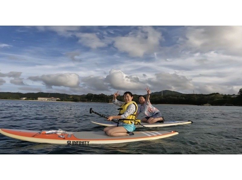 [Private tour limited to one group] SUP experience! Safe and secure even for the first time. Make good memories on a nice day at the beach in Okinawa with a short movie includedの紹介画像