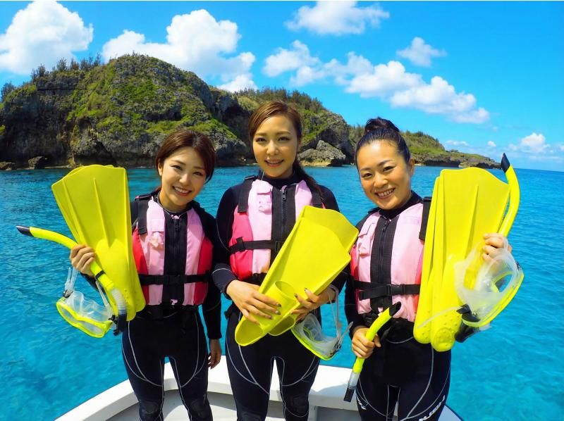 【沖縄県恩納村】青の洞窟へ行くシュノーケリングボートツアー！Gopro無料レンタル付＆豪華8大無料特典付の紹介画像