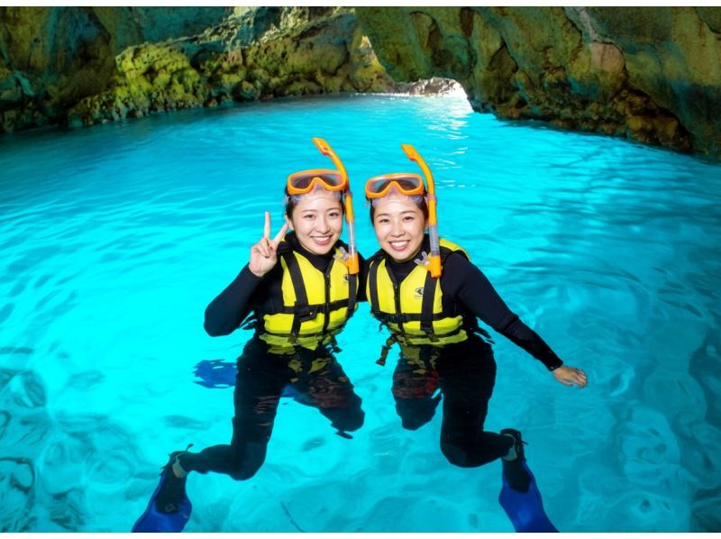 【沖縄県恩納村】青の洞窟へ行くシュノーケリングボートツアー！Gopro無料レンタル付＆豪華8大無料特典付の紹介画像