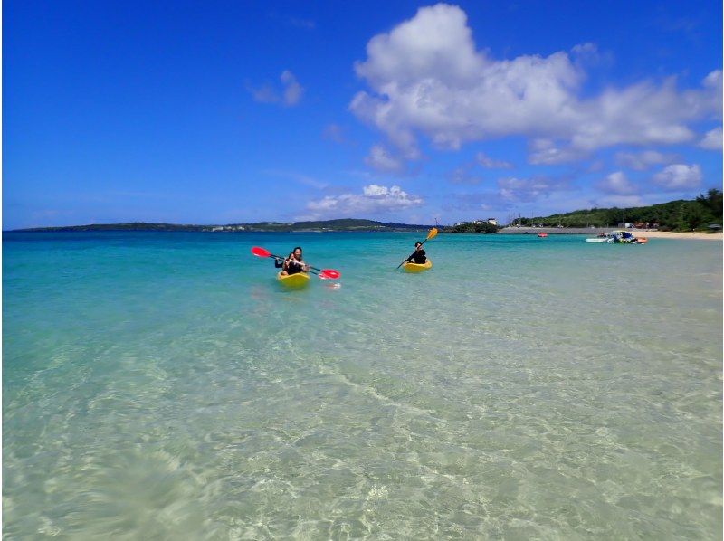 "Super Summer Sale 2024" Snorkeling & Skinning in a Clear Kayak [Okinawa Headquarters] Family☆Friends☆Couples☆Groups can rent out the storeの紹介画像