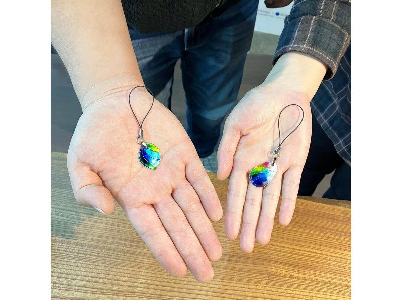 [Kyoto/Higashiyama] Experience Kyoto's traditional craft "Kyo Cloisonné"! Let's make pendants and brooches! (Discount available for high school students)の紹介画像