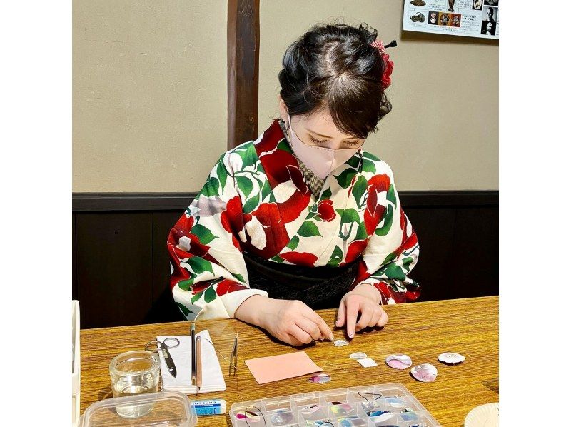 [Kyoto/Higashiyama] Experience Kyoto's traditional craft "Kyo Cloisonné"! Let's make pendants and brooches! (Discount available for high school students)の紹介画像