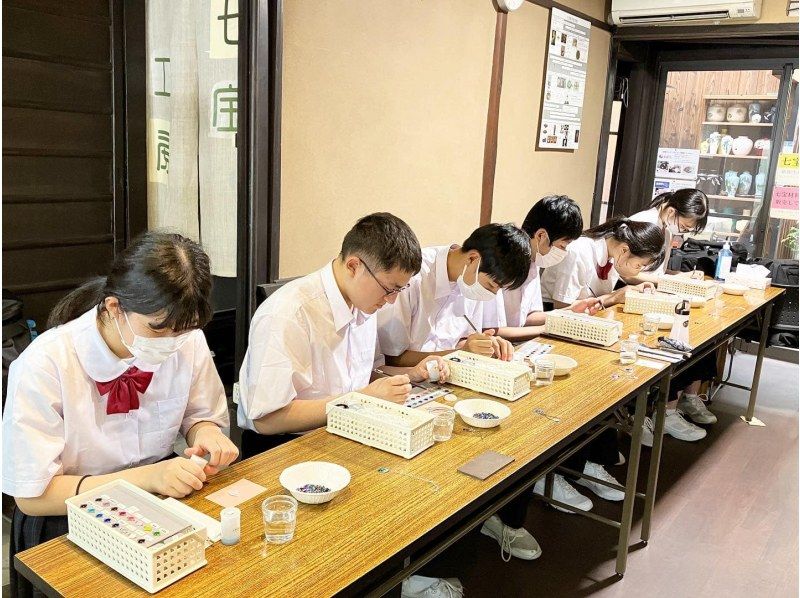 [Kyoto Higashiyama] Experience Kyoto's traditional craft "Kyoto Shippo"! Make a pendant or strap (course for those under 18)の紹介画像