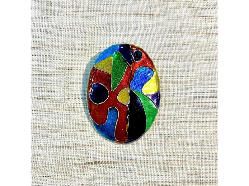 [Kyoto/Higashiyama] Experience Kyoto's traditional craft "Kyo Cloisonné"! Let's make pendants and brooches! (Discount available for high school students)の紹介画像