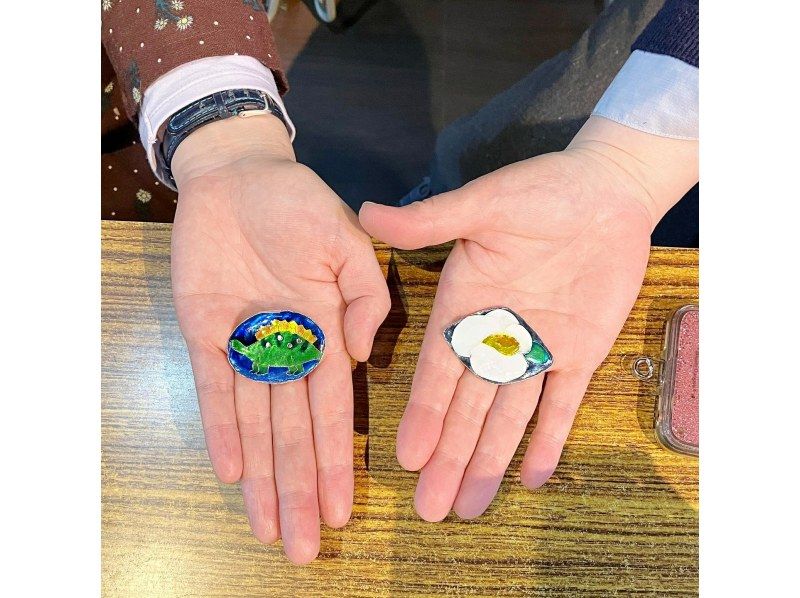 [Kyoto/Higashiyama] Experience Kyoto's traditional craft "Kyo Cloisonné"! Let's make pendants and brooches! (Discount available for high school students)の紹介画像