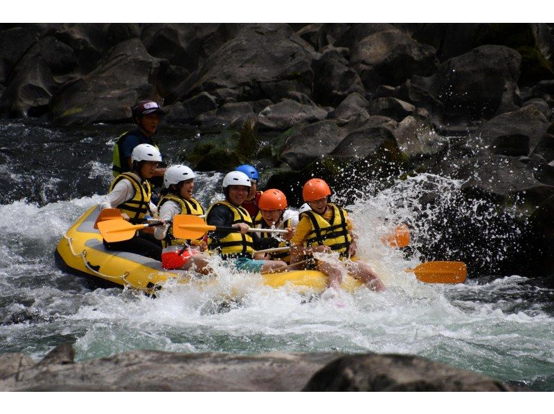 [Shimantogawa] Great Adventure in Japan last clear stream! Leisurely rafting tourの紹介画像