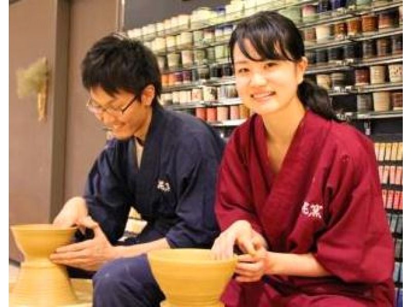 【東京・表参道】電動ロクロ体験～おしゃれな和工房で本格的な陶芸製作～駅からすぐ！作務衣の貸し出しありの紹介画像