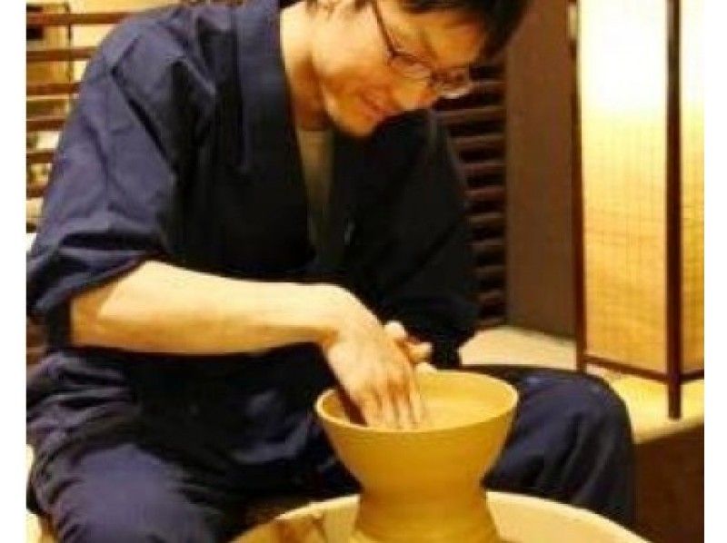 【東京・表参道】電動ロクロ体験～おしゃれな和工房で本格的な陶芸製作～駅からすぐ！作務衣の貸し出しありの紹介画像