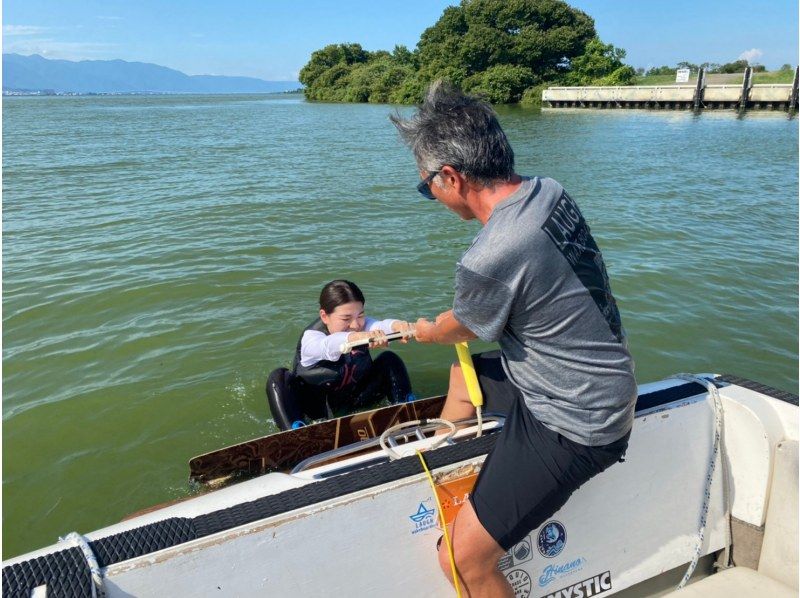 [Shiga / Lake Biwa / Wakeboard] Experience course for first-time users only ★ Approximately 10 minutes x 2 sets ★ If you do anything, you definitely want to stand! I want to slip! Person ★ Image present ♬の紹介画像