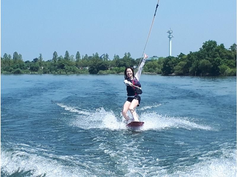 [For those who are new to wakeboarding] ★If you're going to try it, you definitely want to stand up! For those who want to skate! ★About 10 minutes x 2 sets★ ~Lake Biwa, Shiga~の紹介画像
