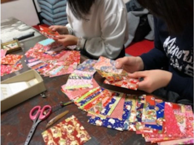 [เกียวโตฮิงาชิยามะ] ประสบการณ์สร้างสรรค์สร้างสินค้าเบ็ดเตล็ดดั้งเดิมของญี่ปุ่นที่ Kyomachiya อายุ 119 ปี! สำหรับความทรงจำเกี่ยวกับการชุมนุมและการท่องเที่ยวสำหรับเด็กผู้หญิงเท่านั้น!の紹介画像