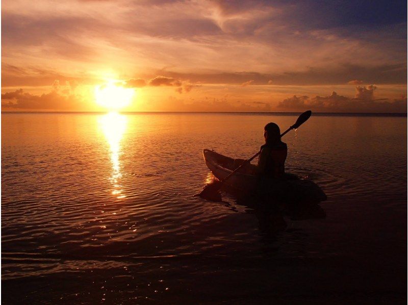 [Okinawa, Ishigaki Island] Small group tour ★ Choose from kayaking or SUP ★ Includes starry sky commentary using laser light ★ Special tour to watch the sunset and starry sky ★の紹介画像