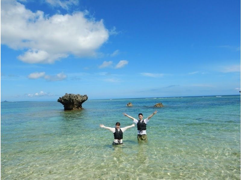 [Around Churaumi Aquarium, Nakijin Village, and Kouri Island] Private tour for one group! SUP and snorkeling at a hidden beach! Cafe time after the sea♪ Drinks and snacks includedの紹介画像