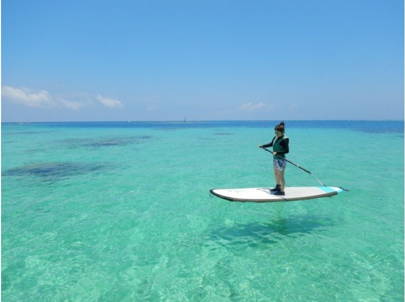 SALE! [Churaumi Aquarium, Nakijin Village, Kouri Island Area] Private tour for 1 group! SUP & snorkeling at a hidden beach! Cafe time after the sea♪ Drinks & snacks includedの紹介画像