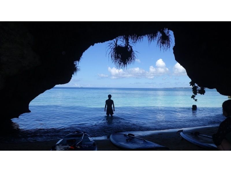 SALE! [Churaumi Aquarium, Nakijin Village, Kouri Island Area] Private tour for 1 group! SUP & snorkeling at a hidden beach! Cafe time after the sea♪ Drinks & snacks includedの紹介画像