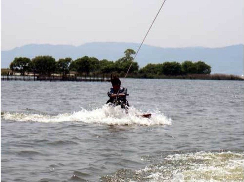 [滋賀·琵琶湖]租賃包括！花式滑水板經驗（初級課程）の紹介画像