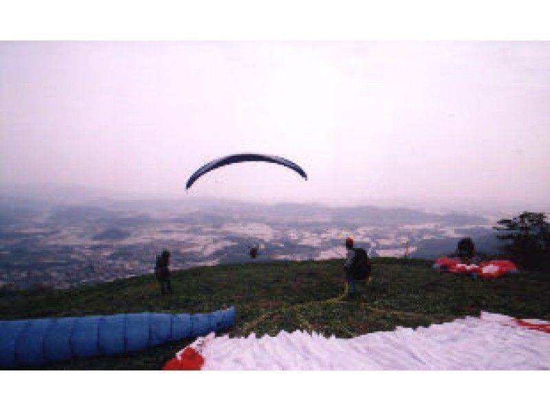 [滋賀·Yonehara]日本的Ibukiyama滑翔傘體驗！享受琵琶湖的景色[半天套餐（早上）]の紹介画像