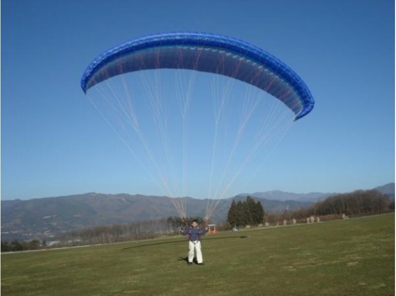 [กุมมะ/ Numata] ประสบการณ์การเล่นพาราไกลด์ดิ้ง(Paragliding)"เที่ยวบิน 1 วัน" แนะนำสำหรับผู้ที่ไม่พอใจในครึ่งวัน! โอเคจากอายุ 15 ปี!の紹介画像