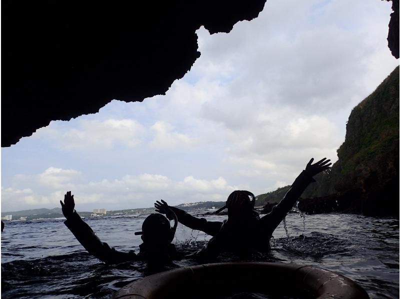 ボートで行く青の洞窟シュノーケリングツアー♪最新GoPro撮影・餌付無料！の紹介画像