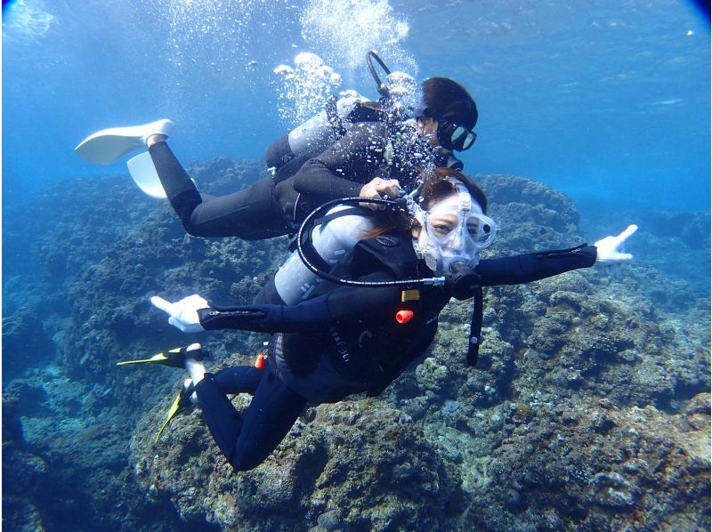 [國家旅行支持註冊商店]藍色洞穴體驗乘船潛水♪免費全面罩！免費使用最新的 GoPro 拍攝和餵食！超級夏季特賣進行中の紹介画像