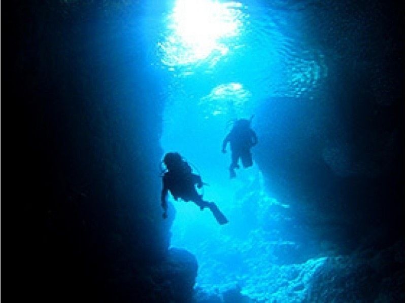 スプリングセール実施中♪ボートで行く青の洞窟体験ダイビング♪フルフェイスマスク無料！最新GoPro撮影・餌付無料！の紹介画像