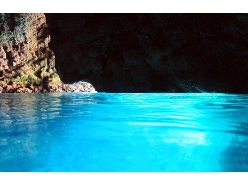 [National travel support registration store] [Blue cave snorkeling & experience diving by boat] Photo gift, free feedingの紹介画像