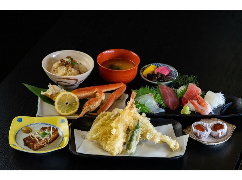 【東京・浅草】屋形船に乗って東京を周遊！ [隅田川クルーズ“春日”]の紹介画像