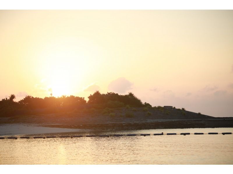 【沖縄南部/那覇から30分】 日の出が綺麗な東海岸♪貸切ビーチでサンライズSUPヨガの紹介画像