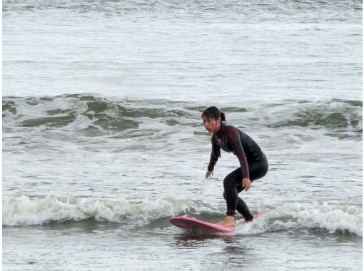 [Shonan, Enoshima, Surfing School] Supporting your surfing debut! Beginners class/5700 yenの紹介画像