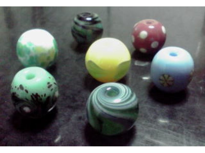 【東京・練馬】ガラスの中の小宇宙。カラフルなとんぼ玉の手作体験をしよう ※１点無料アクセサリー加工付の紹介画像