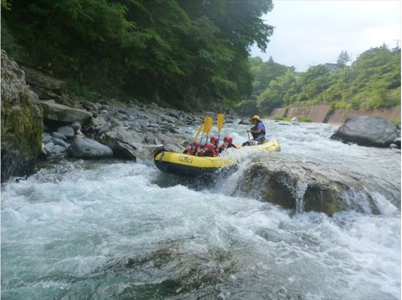 【群馬・水上】半日ラフティングツアー ！大迫力の激流を楽しもう！の紹介画像