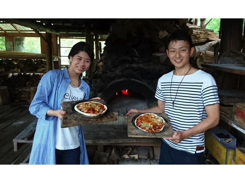 [静冈]在中海津体验手工制作的石炉烤披萨！ 6人免费荷兰烤箱蒸鸡一份！可带宠物！天城十字路口、净莲瀑布附近的观光便利の紹介画像