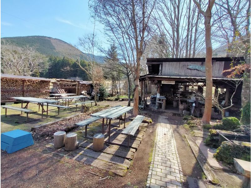 [For Shizuoka groups only] "All-day day camp" in Izu/Amagi. Experience baking pizza in a stone oven! & chopping firewood and making coasters. Convenient for sightseeing near Amagi Pass and Joren Fallsの紹介画像