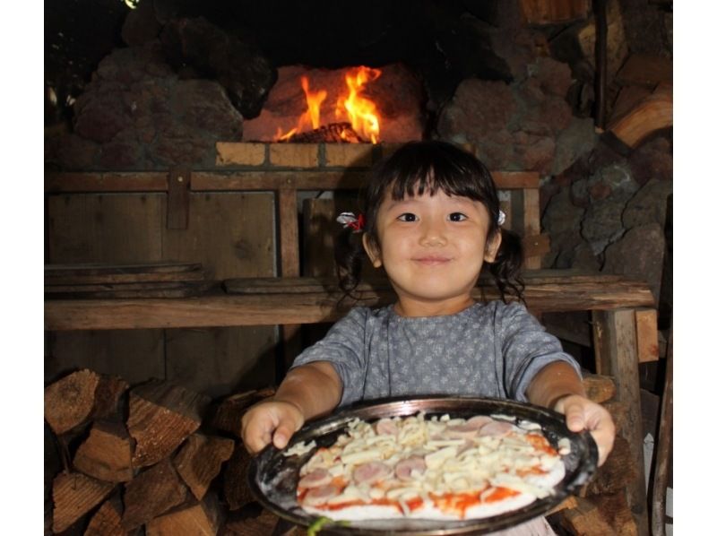 [For Shizuoka groups only] "All-day day camp" in Izu/Amagi. Experience baking pizza in a stone oven! & chopping firewood and making coasters. Convenient for sightseeing near Amagi Pass and Joren Fallsの紹介画像