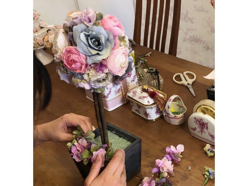 [โตเกียว・ Nihonbashi] ดอกไม้ประดิษฐ์จัดอย่างสวยงาม ＜ topiary ＞の紹介画像